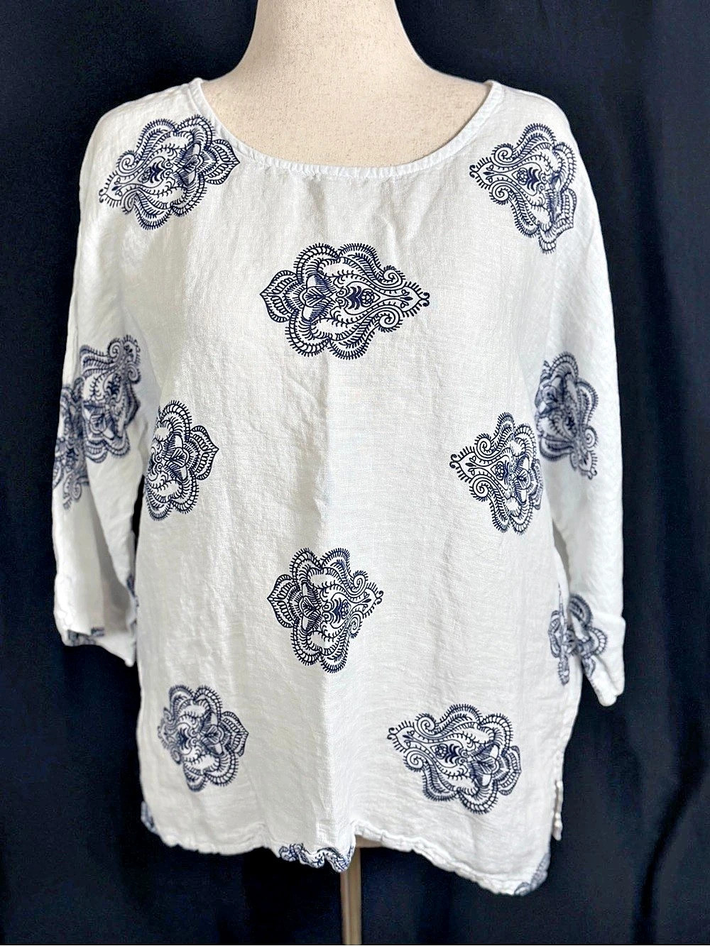 Tempo Paris Linen Embroidered Tunic in White & Blue Size M/L Like New Block Prin